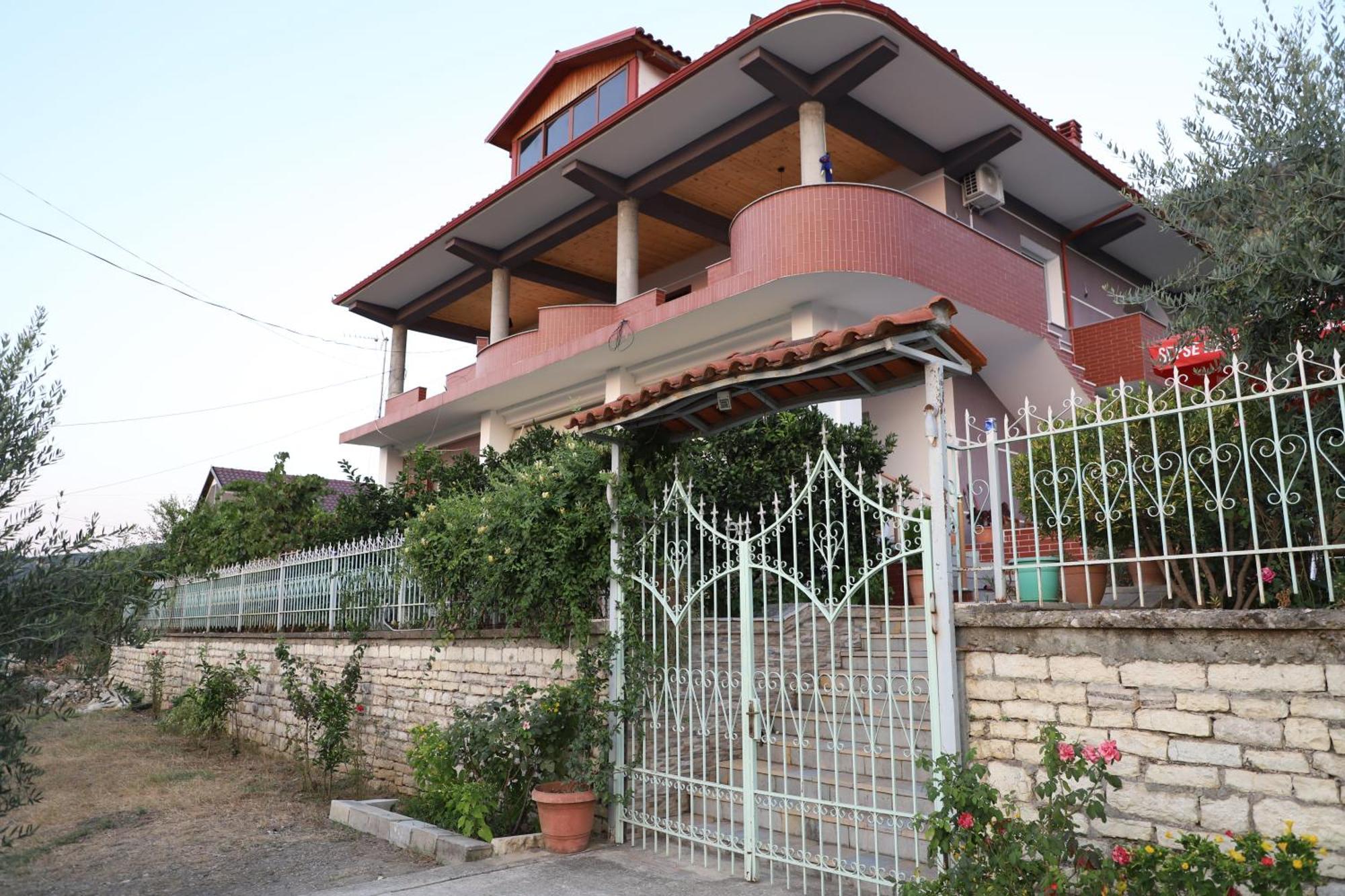 Georgemishel Guest House ベラト エクステリア 写真